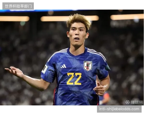 富安健洋时隔21个月回归,森保一后防线迎来关键补强以应对高强度对抗。 富安健洋时隔21个月回归,森保一后防线迎来关键补强以应对高强度对抗。